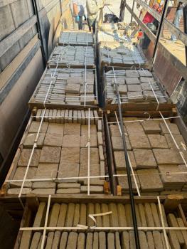 Целая "фура" гранитного отделочного кирпича - сам груз (без фуры) - Настольный теннис Екатеринбург ТДспорт.рф